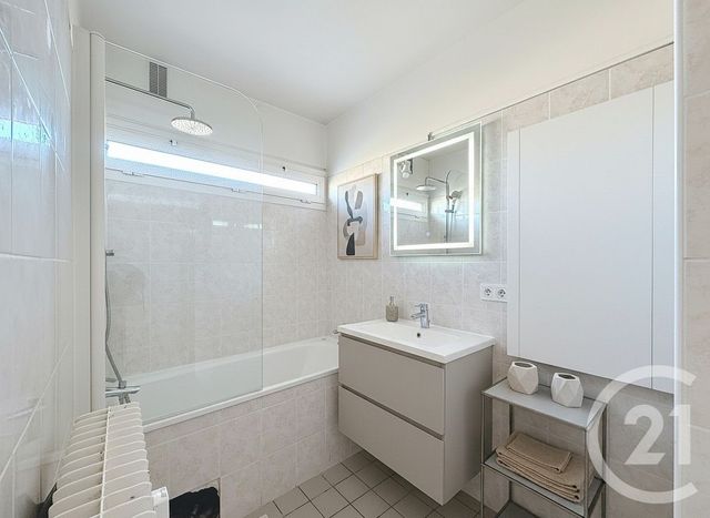 Appartement F4 à louer - 4 pièces - 100,11 m2 - Antibes - 06 - PROVENCE-ALPES-COTE-D-AZUR