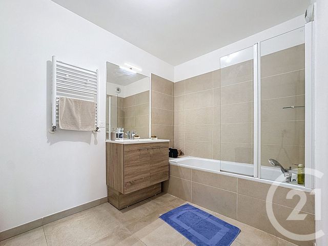 Appartement T3 à vendre - 3 pièces - 64,10 m2 - Antibes - 06 - PROVENCE-ALPES-COTE-D-AZUR