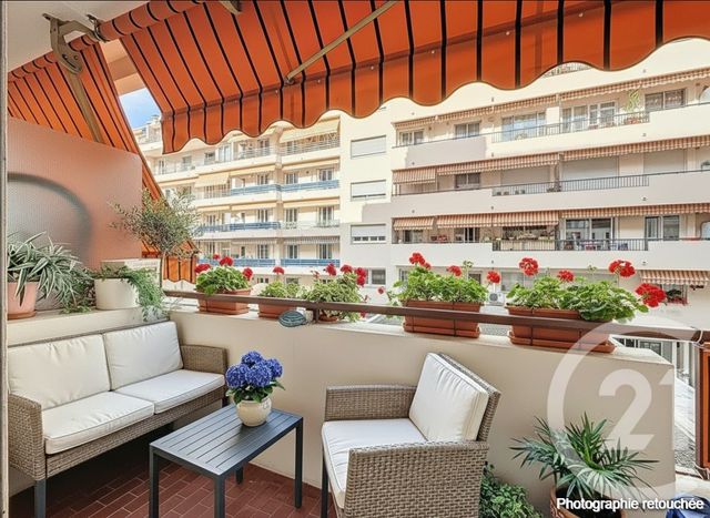 Appartement F3 à vendre - 3 pièces - 65,80 m2 - Antibes - 06 - PROVENCE-ALPES-COTE-D-AZUR