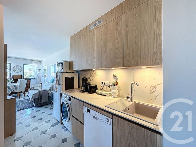Appartement F2 à louer - 2 pièces - 39,11 m2 - Antibes - 06 - PROVENCE-ALPES-COTE-D-AZUR