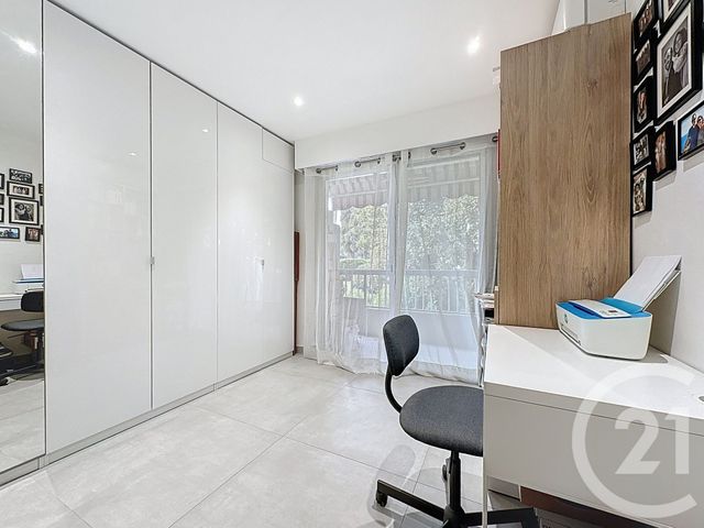 Appartement F4 à vendre - 4 pièces - 72,60 m2 - Antibes - 06 - PROVENCE-ALPES-COTE-D-AZUR