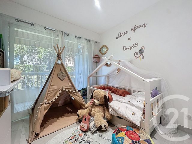 Appartement F4 à vendre - 4 pièces - 72,60 m2 - Antibes - 06 - PROVENCE-ALPES-COTE-D-AZUR