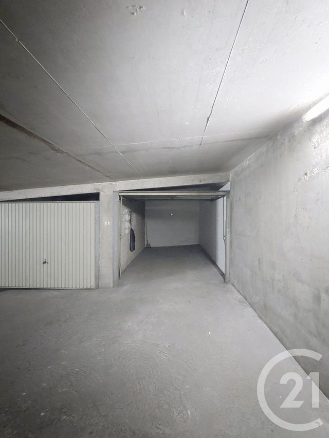 parking - ANTIBES - 06