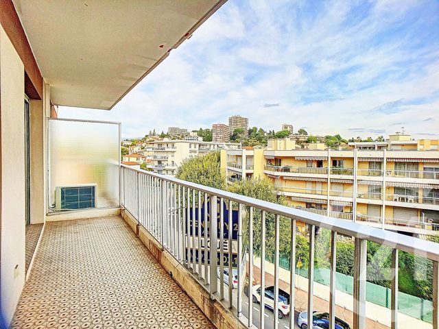 Appartement F2 &agrave; louer - 2 pi&egrave;ces - 45,01 m2 - Antibes - 06 - PROVENCE-ALPES-COTE-D-AZUR