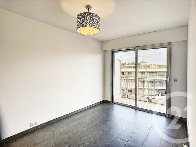 Appartement F2 &agrave; louer - 2 pi&egrave;ces - 45,01 m2 - Antibes - 06 - PROVENCE-ALPES-COTE-D-AZUR