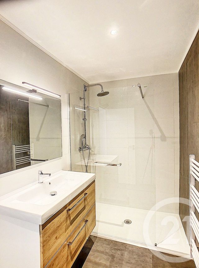 Appartement F2 &agrave; louer - 2 pi&egrave;ces - 45,01 m2 - Antibes - 06 - PROVENCE-ALPES-COTE-D-AZUR