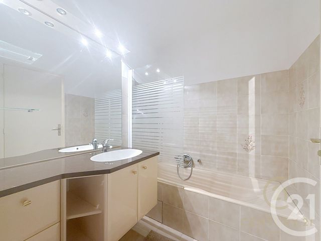 Appartement F2 &agrave; louer - 2 pi&egrave;ces - 54,01 m2 - Antibes - 06 - PROVENCE-ALPES-COTE-D-AZUR