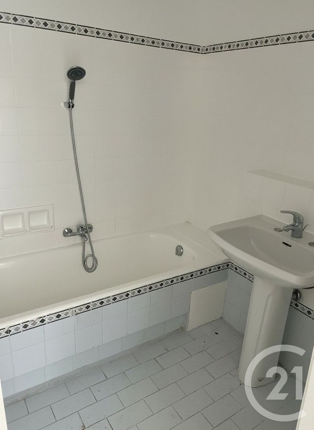Appartement F3 &agrave; louer - 3 pi&egrave;ces - 55,22 m2 - Antibes - 06 - PROVENCE-ALPES-COTE-D-AZUR