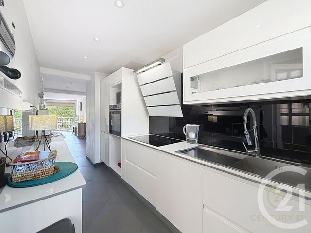 Appartement F3 &agrave; louer - 3 pi&egrave;ces - 55,44 m2 - Antibes - 06 - PROVENCE-ALPES-COTE-D-AZUR