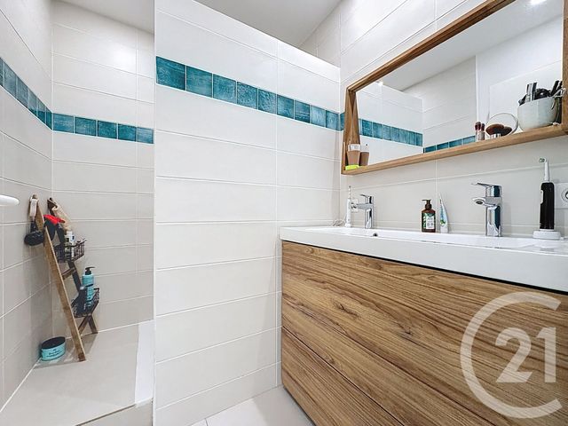 Appartement F4 &agrave; vendre - 4 pi&egrave;ces - 85,02 m2 - Antibes - 06 - PROVENCE-ALPES-COTE-D-AZUR