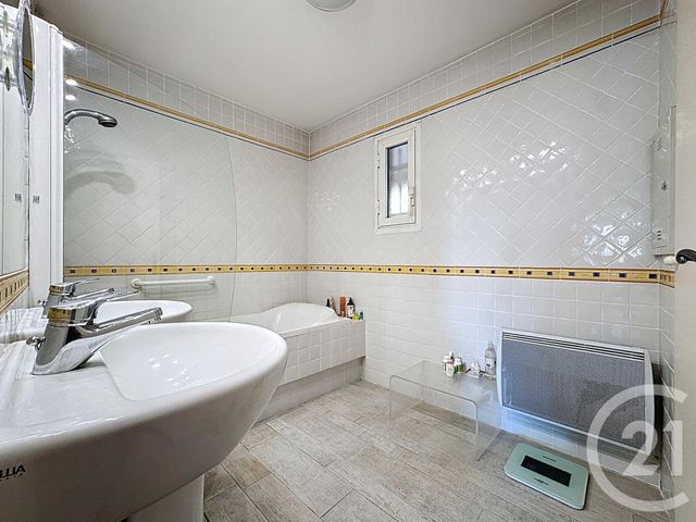 Appartement F3 &agrave; vendre - 3 pi&egrave;ces - 102,09 m2 - Antibes - 06 - PROVENCE-ALPES-COTE-D-AZUR