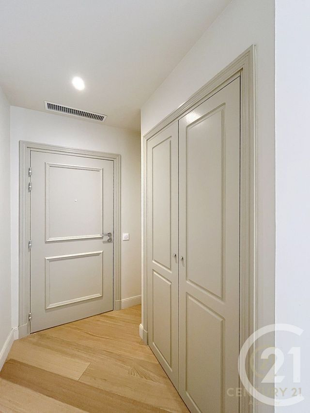 Appartement F1 &agrave; louer - 1 pi&egrave;ce - 44,20 m2 - Antibes - 06 - PROVENCE-ALPES-COTE-D-AZUR
