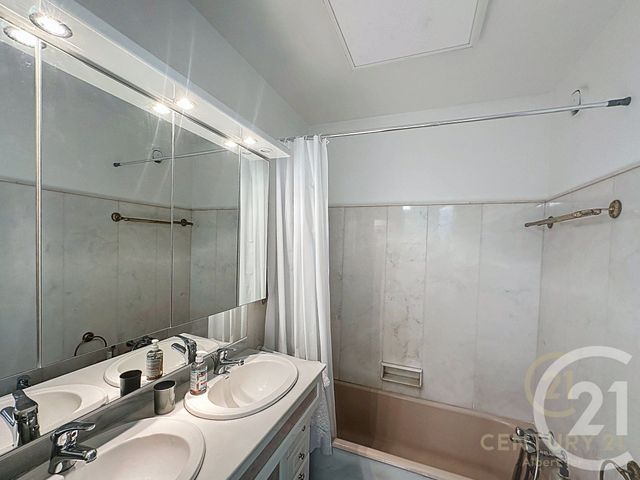 Appartement F2 &agrave; louer - 2 pi&egrave;ces - 58,81 m2 - Antibes - 06 - PROVENCE-ALPES-COTE-D-AZUR