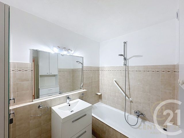 Appartement F3 &agrave; louer - 3 pi&egrave;ces - 57,66 m2 - Antibes - 06 - PROVENCE-ALPES-COTE-D-AZUR