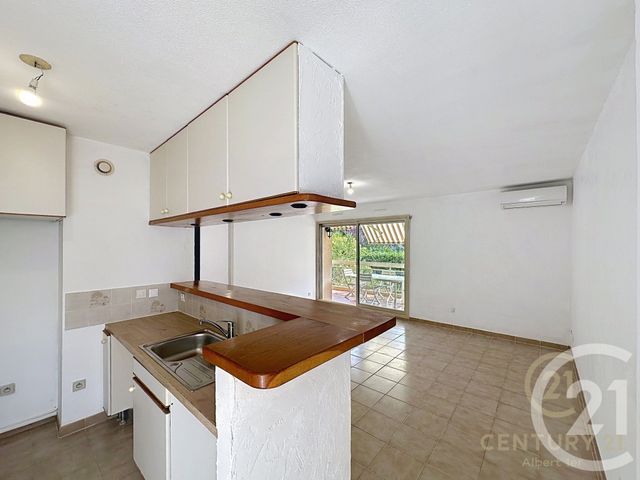 Appartement F3 &agrave; louer - 3 pi&egrave;ces - 57,66 m2 - Antibes - 06 - PROVENCE-ALPES-COTE-D-AZUR