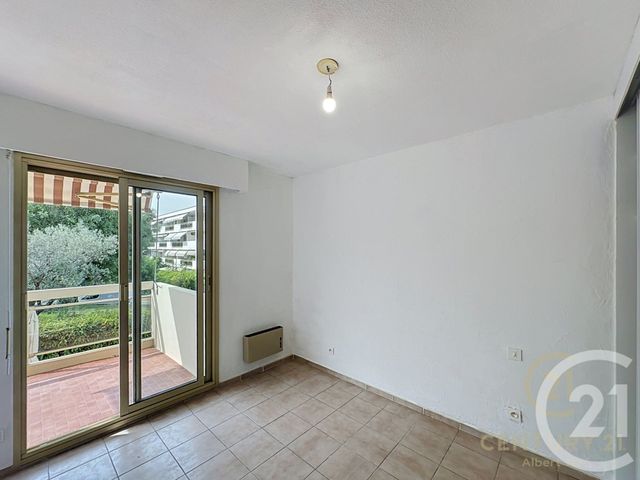 Appartement F3 &agrave; louer - 3 pi&egrave;ces - 57,66 m2 - Antibes - 06 - PROVENCE-ALPES-COTE-D-AZUR