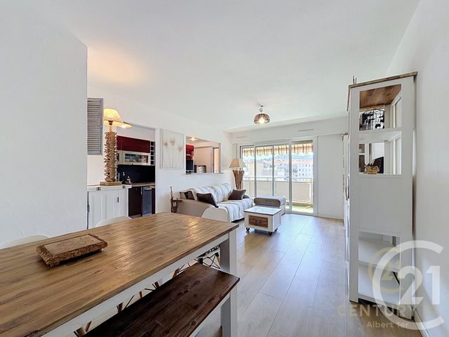Exclusivité VALLAURIS 06 1 200 € par mois charges comprises 56,4 m 2 , appartement , 3 pcs