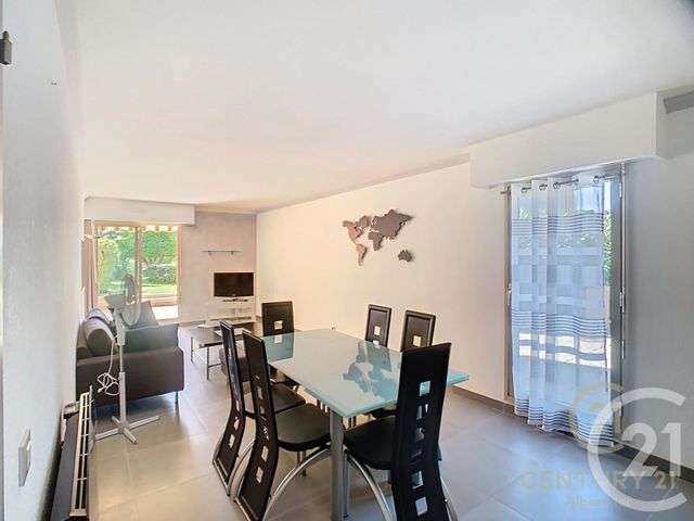 Appartement F3 &agrave; louer - 3 pi&egrave;ces - 74 m2 - Le Golfe Juan - 06 - PROVENCE-ALPES-COTE-D-AZUR