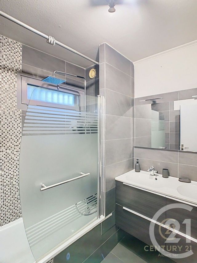 Appartement F3 &agrave; louer - 3 pi&egrave;ces - 74 m2 - Le Golfe Juan - 06 - PROVENCE-ALPES-COTE-D-AZUR