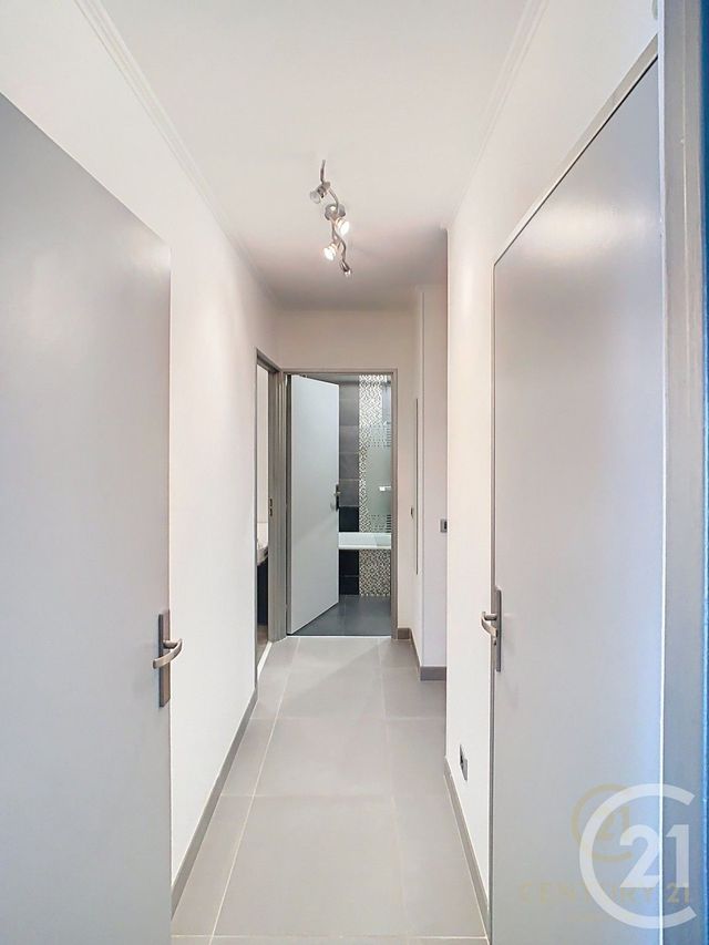 Appartement F3 &agrave; louer - 3 pi&egrave;ces - 74 m2 - Le Golfe Juan - 06 - PROVENCE-ALPES-COTE-D-AZUR
