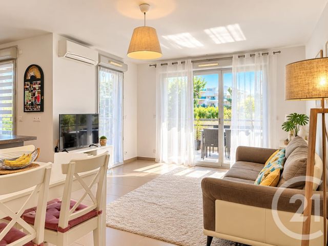 Appartement F3 &agrave; vendre - 3 pi&egrave;ces - 64,70 m2 - Antibes - 06 - PROVENCE-ALPES-COTE-D-AZUR
