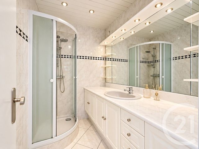 Appartement F3 &agrave; vendre - 3 pi&egrave;ces - 65,89 m2 - Antibes - 06 - PROVENCE-ALPES-COTE-D-AZUR
