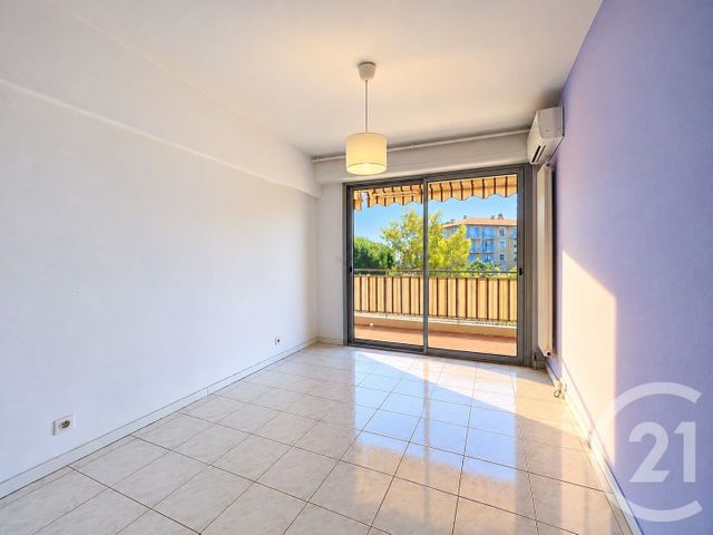 Appartement F3 &agrave; vendre - 3 pi&egrave;ces - 75,02 m2 - Antibes - 06 - PROVENCE-ALPES-COTE-D-AZUR