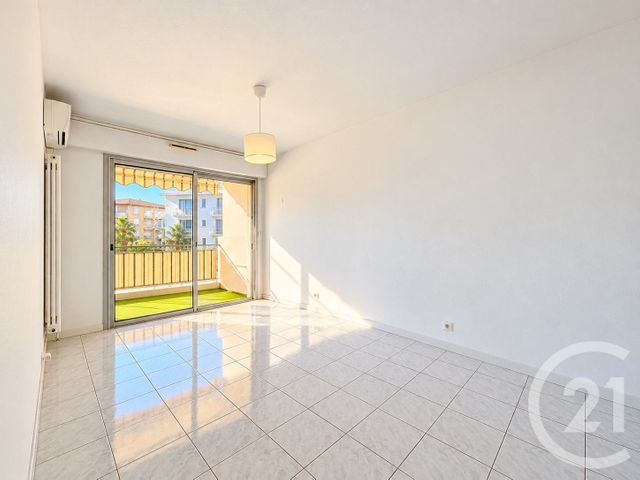 Appartement F3 &agrave; vendre - 3 pi&egrave;ces - 75,02 m2 - Antibes - 06 - PROVENCE-ALPES-COTE-D-AZUR