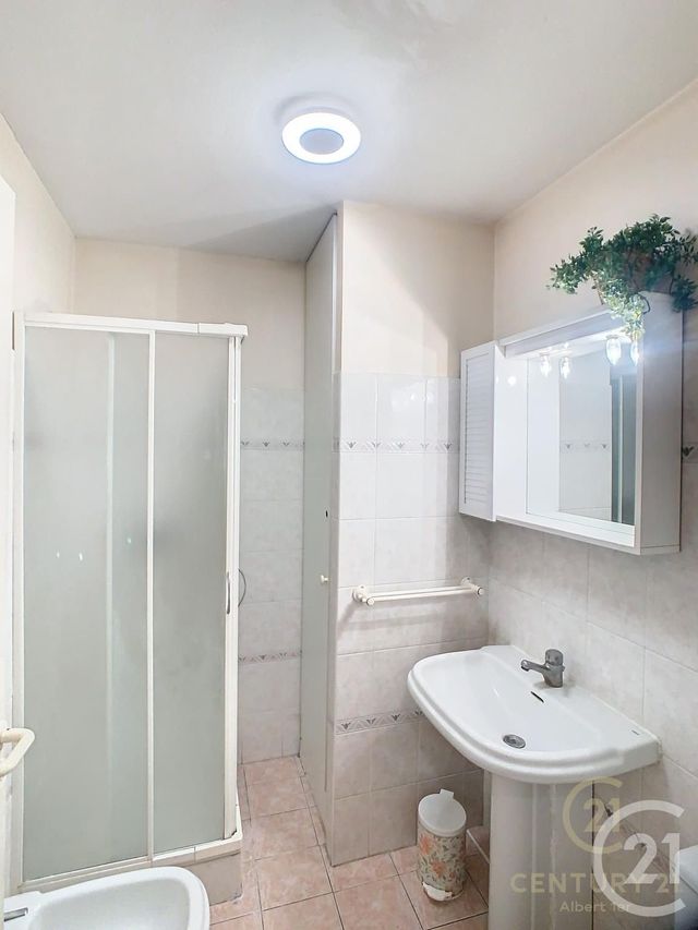 Appartement F2 &agrave; louer - 2 pi&egrave;ces - 35,32 m2 - Juan Les Pins - 06 - PROVENCE-ALPES-COTE-D-AZUR