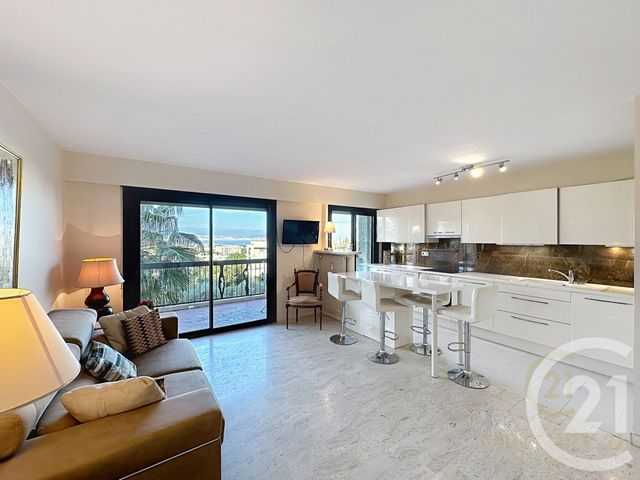 Appartement F2 &agrave; louer - 2 pi&egrave;ces - 46,18 m2 - Antibes - 06 - PROVENCE-ALPES-COTE-D-AZUR