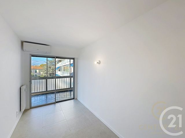 Appartement F4 &agrave; louer - 4 pi&egrave;ces - 82,84 m2 - Antibes - 06 - PROVENCE-ALPES-COTE-D-AZUR