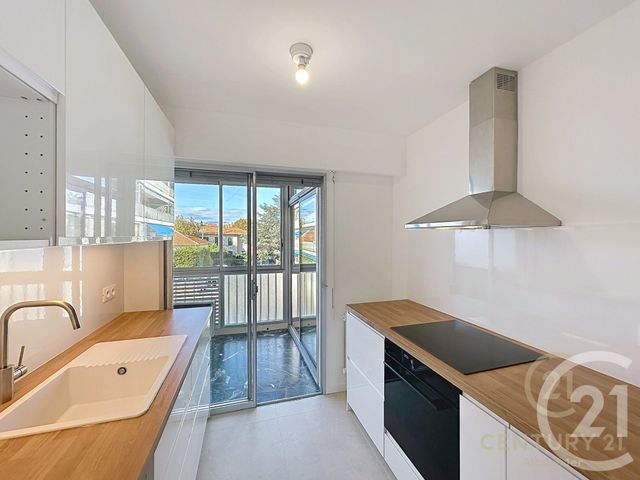 Appartement F4 &agrave; louer - 4 pi&egrave;ces - 82,84 m2 - Antibes - 06 - PROVENCE-ALPES-COTE-D-AZUR