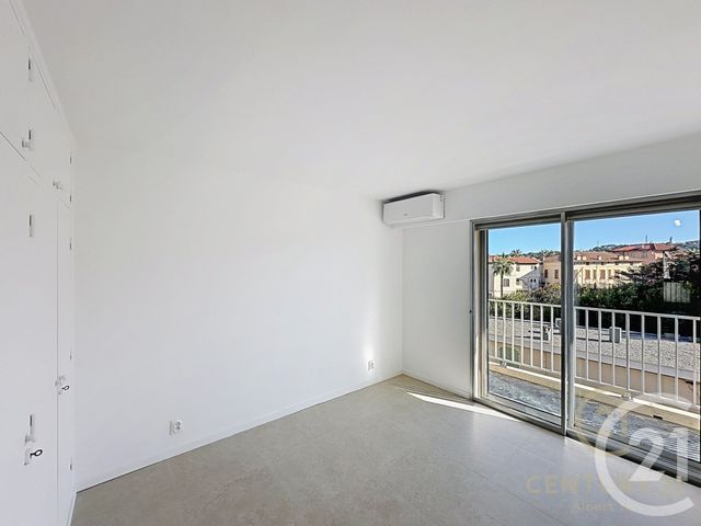 Appartement F4 &agrave; louer - 4 pi&egrave;ces - 82,84 m2 - Antibes - 06 - PROVENCE-ALPES-COTE-D-AZUR