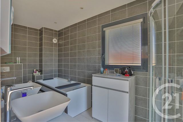 Appartement T5 à vendre - 5 pièces - 129,28 m2 - St Julien En Genevois - 74 - RHONE-ALPES