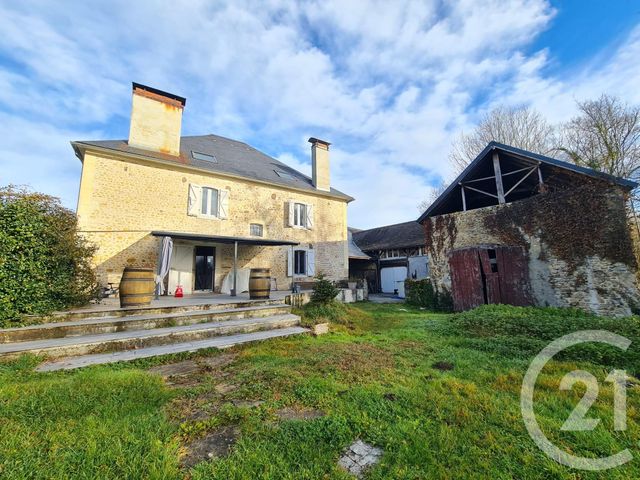 Maison à vendre - 7 pièces - 256 m2 - Lacommande - 64 - AQUITAINE