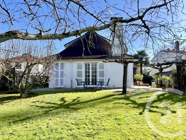 Maison à vendre - 6 pièces - 193 m2 - Pau - 64 - AQUITAINE