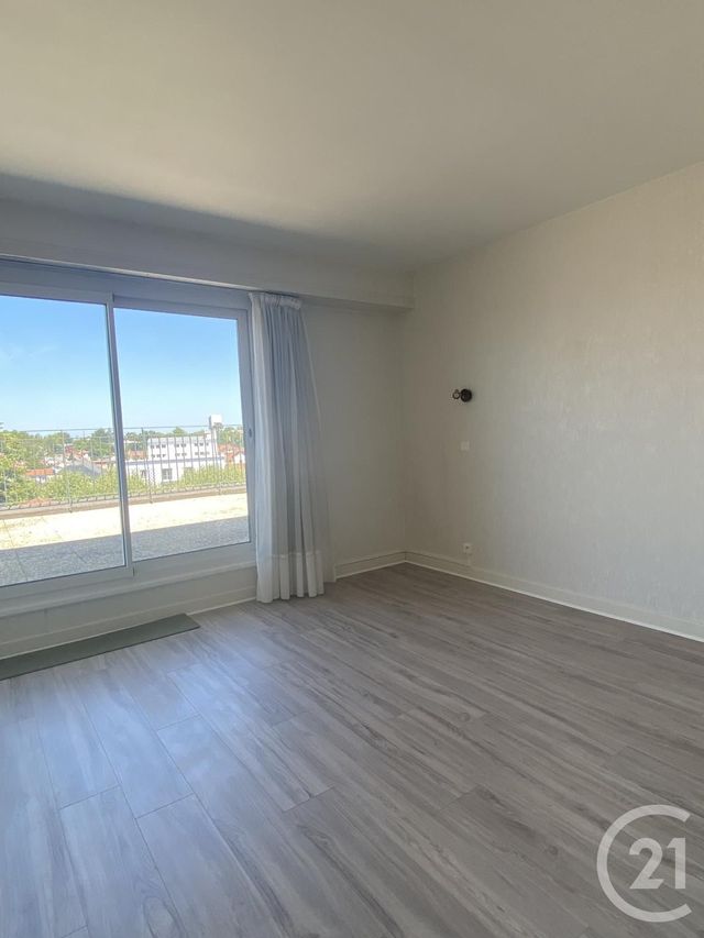 Appartement T4 &agrave; louer - 4 pi&egrave;ces - 76,85 m2 - Pau - 64 - AQUITAINE