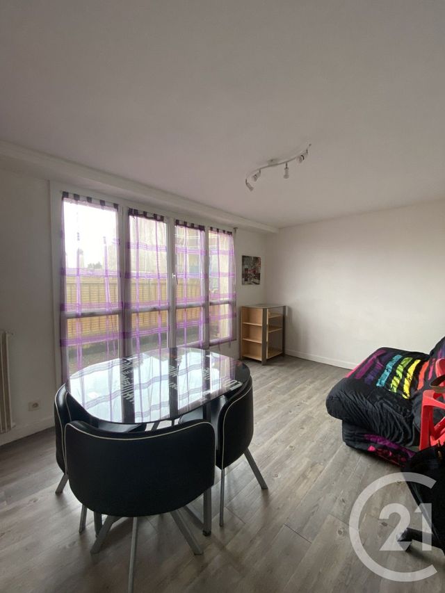 Appartement Studio &agrave; louer - 1 pi&egrave;ce - 28,12 m2 - Pau - 64 - AQUITAINE