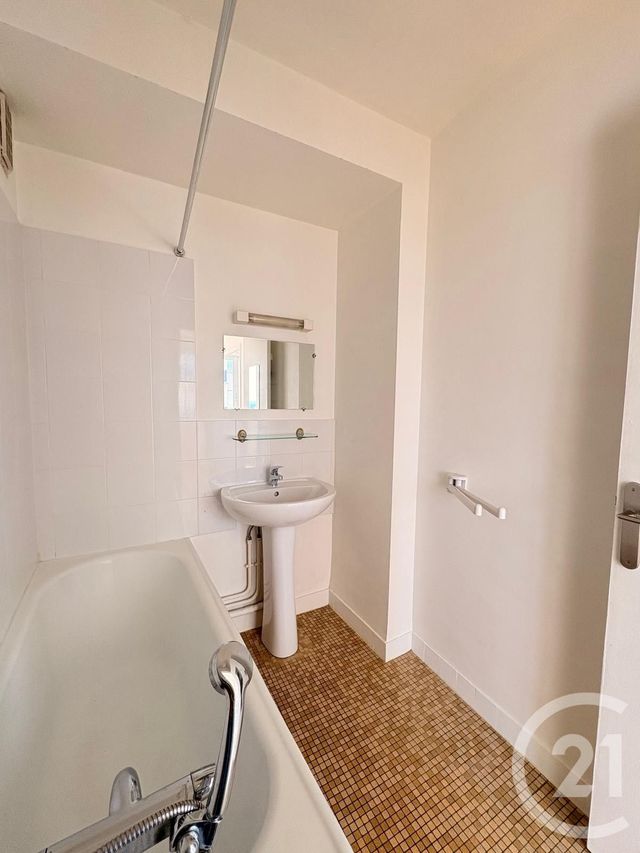 Appartement T2 &agrave; louer - 2 pi&egrave;ces - 36,15 m2 - Pau - 64 - AQUITAINE