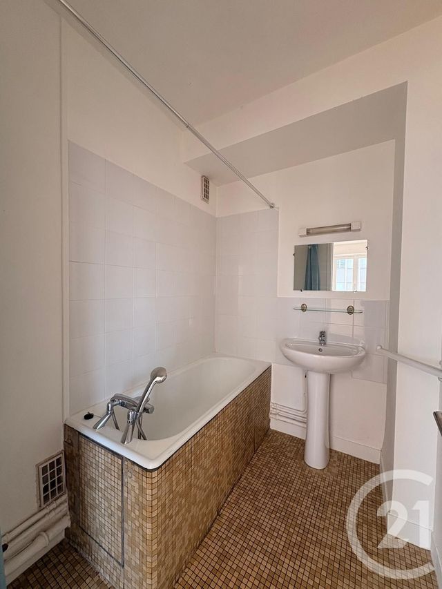 Appartement T2 &agrave; louer - 2 pi&egrave;ces - 36,15 m2 - Pau - 64 - AQUITAINE
