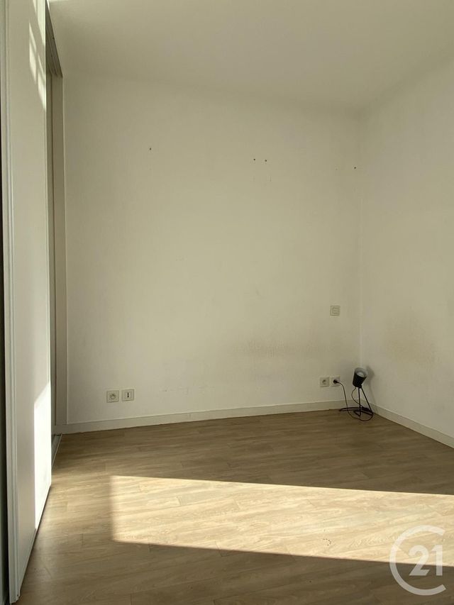 Appartement T2 &agrave; louer - 2 pi&egrave;ces - 30,70 m2 - Pau - 64 - AQUITAINE