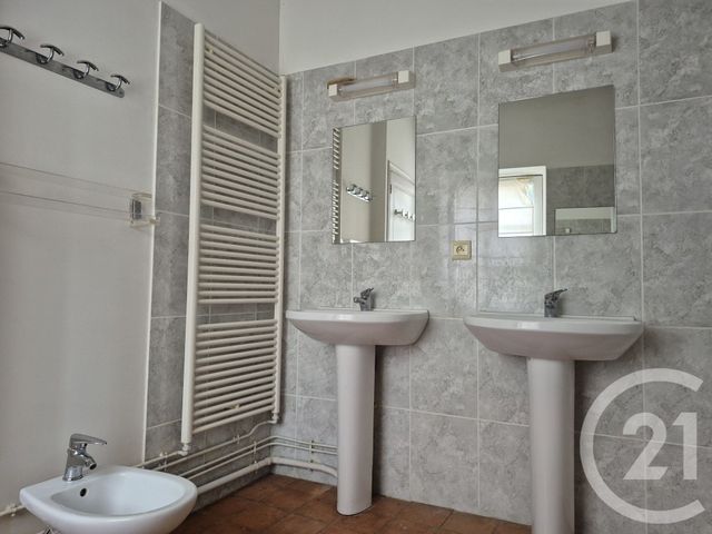 Maison &agrave; louer - 6 pi&egrave;ces - 226,30 m2 - Castets Et Castillon - 33 - AQUITAINE