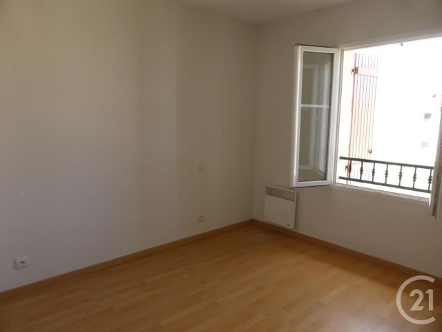 Appartement T2 &agrave; louer - 2 pi&egrave;ces - 33,10 m2 - La Reole - 33 - AQUITAINE