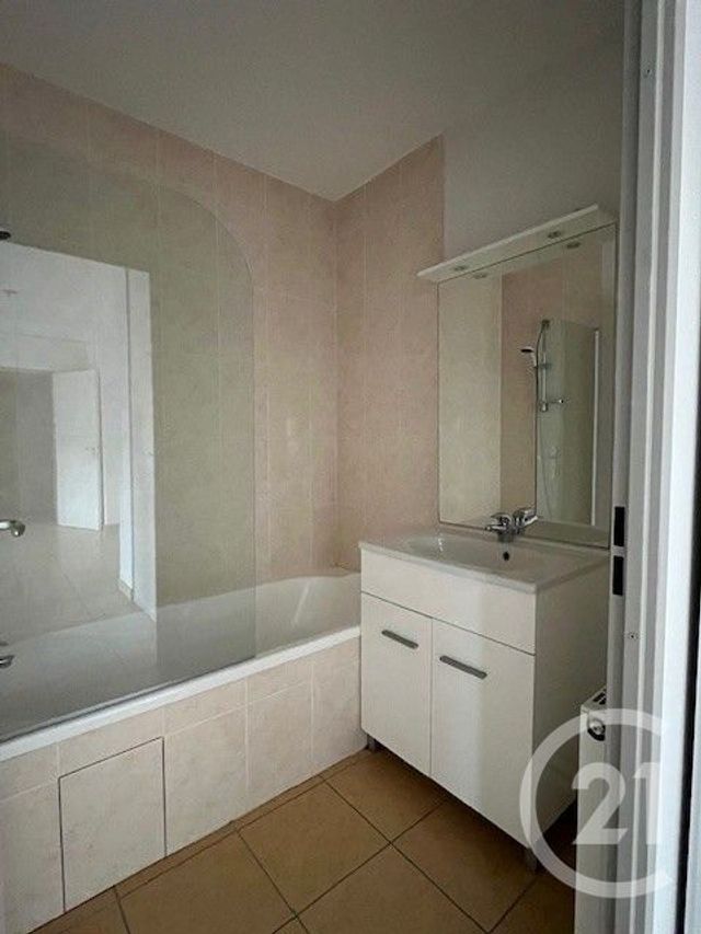 Appartement &agrave; louer - 2 pi&egrave;ces - 42,13 m2 - Gironde Sur Dropt - 33 - AQUITAINE