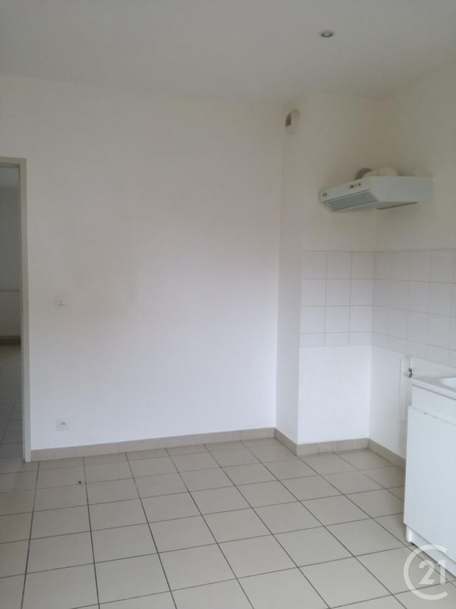 Appartement F3 &agrave; louer - 3 pi&egrave;ces - 69,13 m2 - Captieux - 33 - AQUITAINE