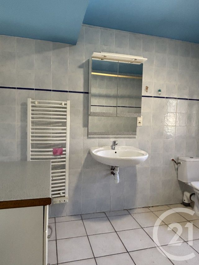 Maison &agrave; louer - 4 pi&egrave;ces - 107,61 m2 - La Reole - 33 - AQUITAINE