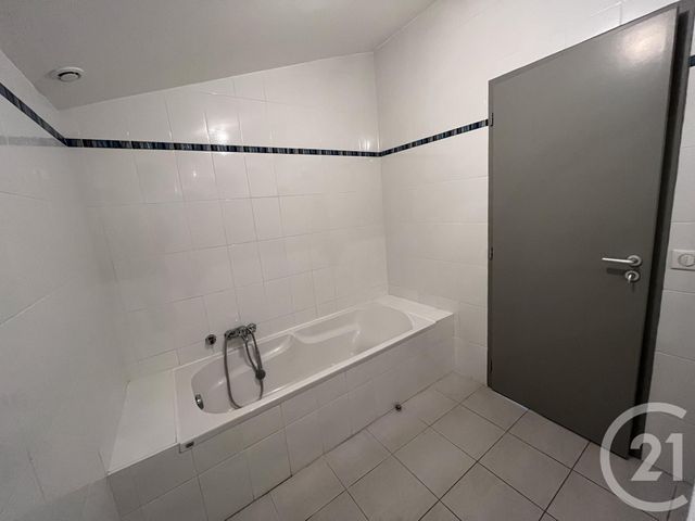 Maison &agrave; louer - 4 pi&egrave;ces - 106,89 m2 - St Martial - 33 - AQUITAINE