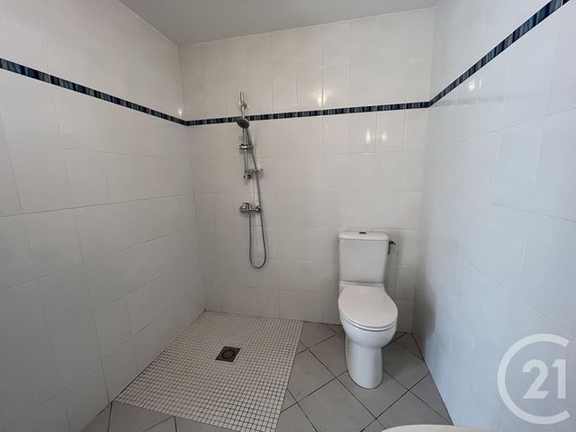 Maison &agrave; louer - 4 pi&egrave;ces - 106,89 m2 - St Martial - 33 - AQUITAINE