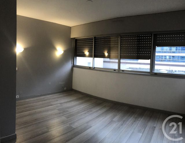 Appartement F3 &agrave; louer - 3 pi&egrave;ces - 75,02 m2 - Bordeaux - 33 - AQUITAINE