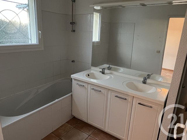 Maison &agrave; louer - 5 pi&egrave;ces - 113,34 m2 - Le Pian Sur Garonne - 33 - AQUITAINE